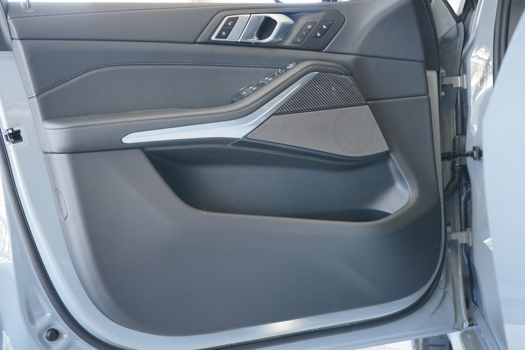 Thumbnail: 2026 BMW X5 - 10