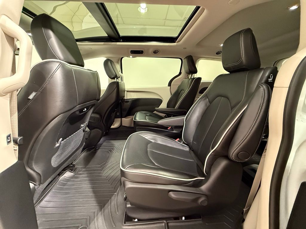 2022 Chrysler Pacifica Hybrid Limited 20