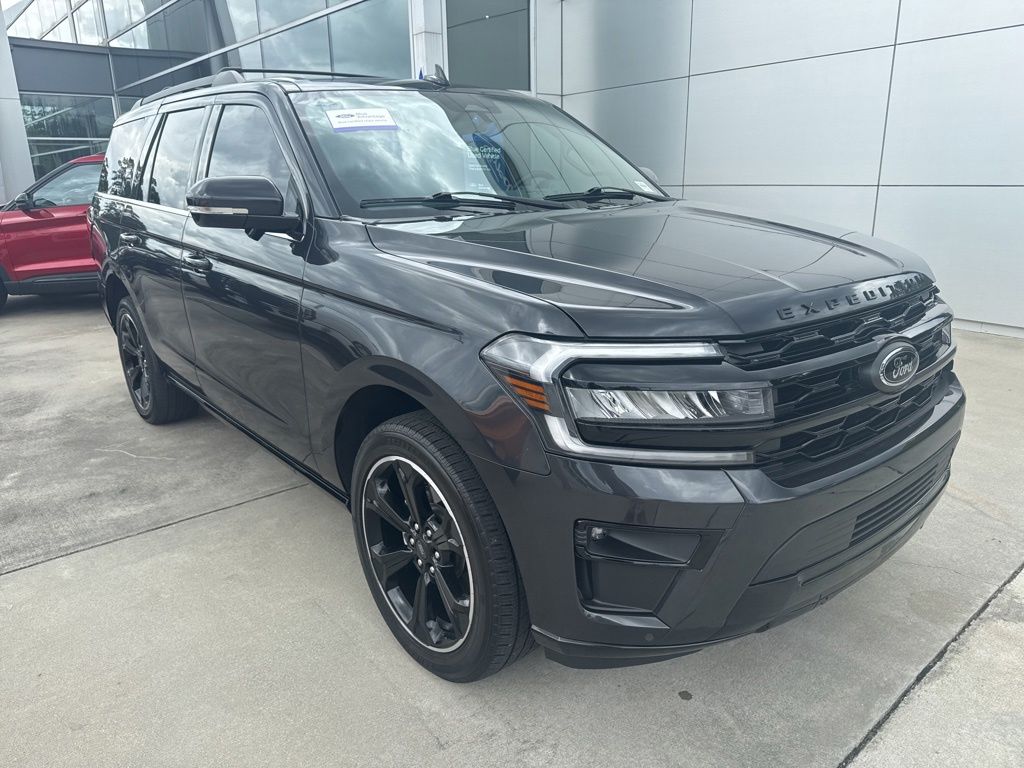 2023 Ford Expedition Limited's photo