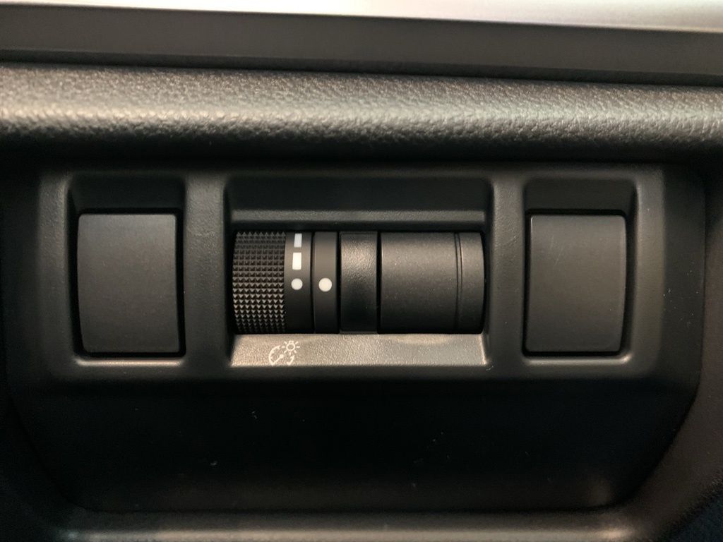 New 2025 White Subaru Base image 9