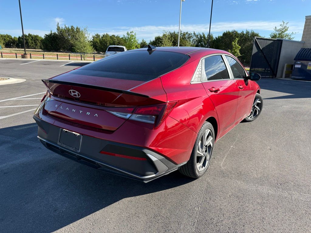 Thumbnail: 2025 Hyundai Elantra - 4