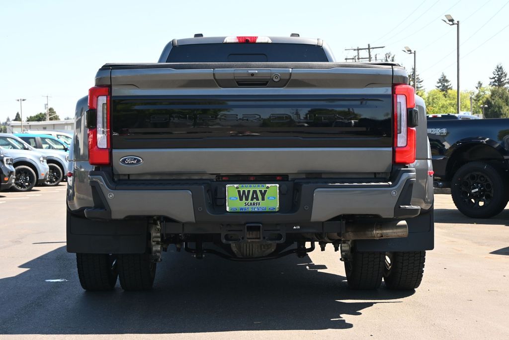 2025 Ford F-450 Super Duty Platinum