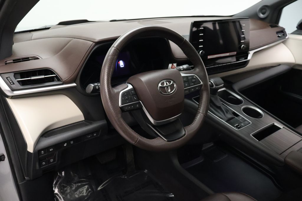 Thumbnail: 2024 Toyota Sienna - 15