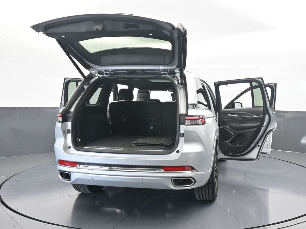 Used 2024 Silver Zynith Jeep Overland image 82