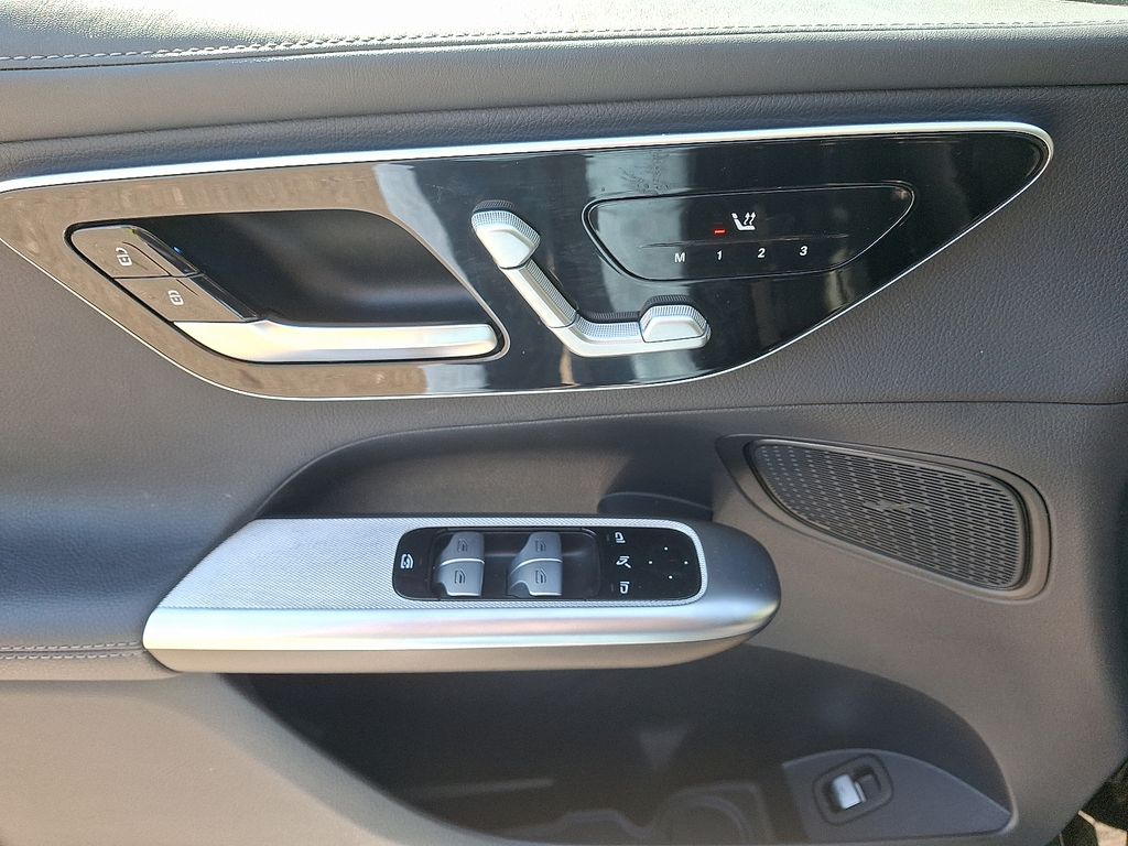 2023 Mercedes-Benz GLC 300 12