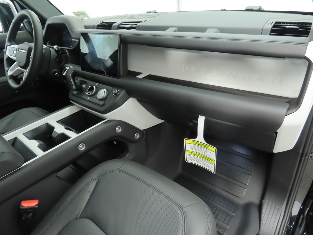 Thumbnail: 2025 Land Rover Defender - 17