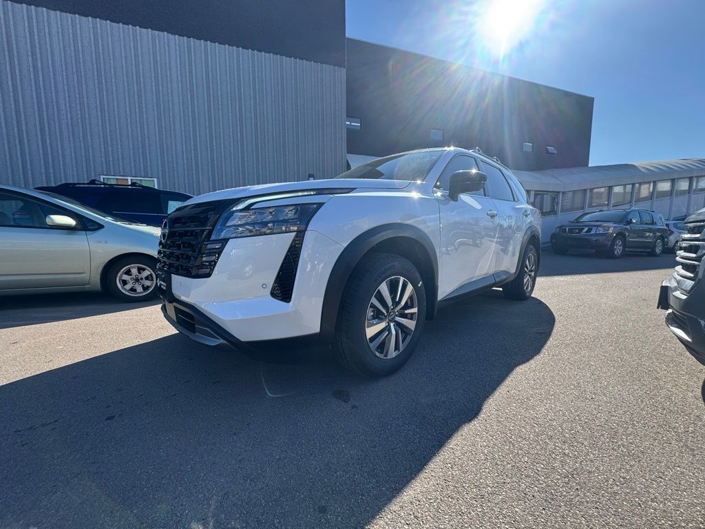 2026 Nissan Pathfinder SL
