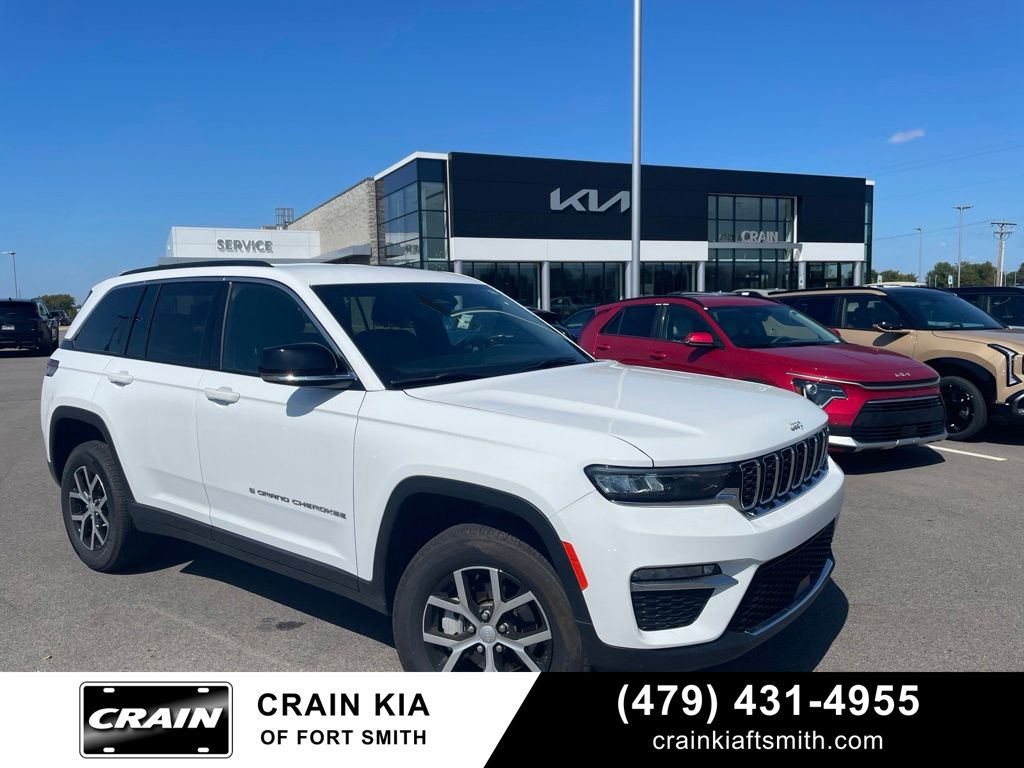 Bright White Clearcoat 2025 Jeep Grand Cherokee SUV / Crossover Four-Wheel Drive 8-Speed Automatic