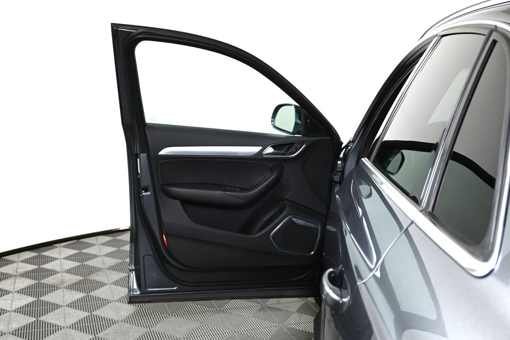 Thumbnail: 2016 Audi Q3 - 29