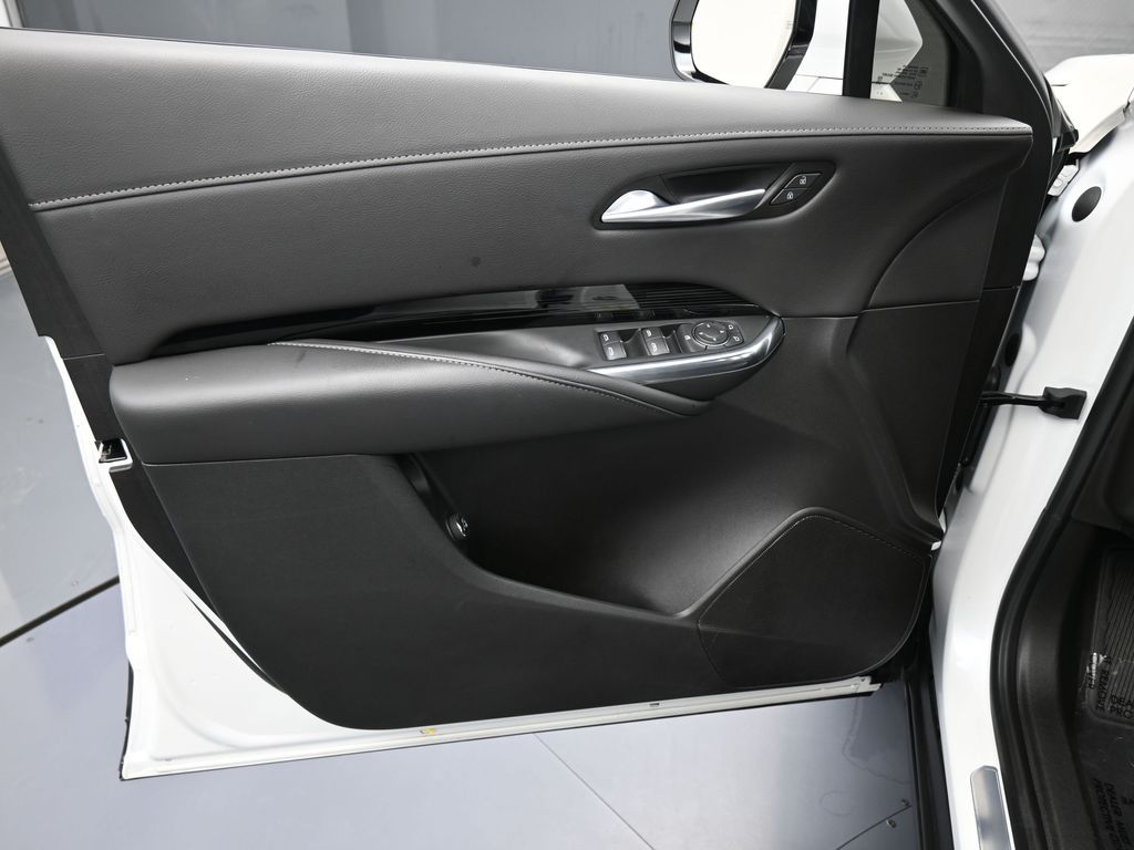 Used 2024 Crystal White Tricoat Cadillac Luxury image 12