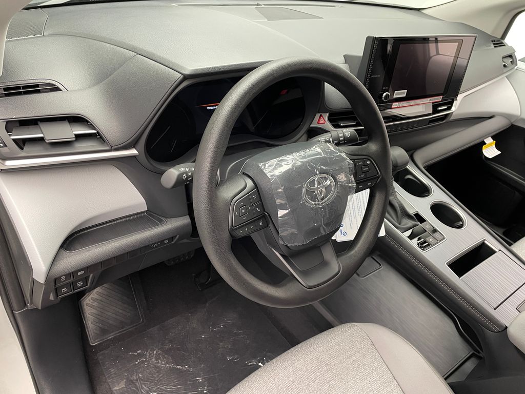 Thumbnail: 2025 Toyota Sienna - 11