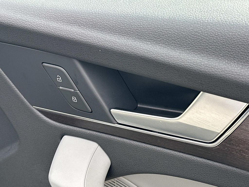 Thumbnail: 2023 Audi Q5 - 20