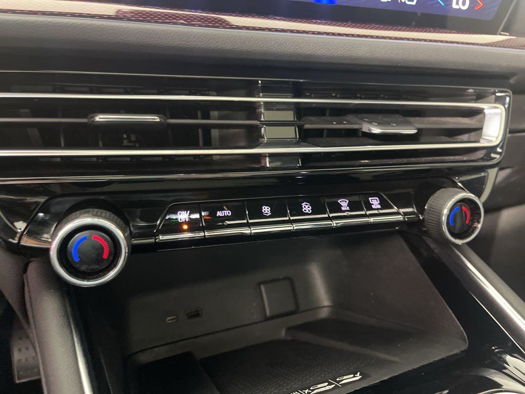 Thumbnail: 2024 Chevrolet Traverse - 32