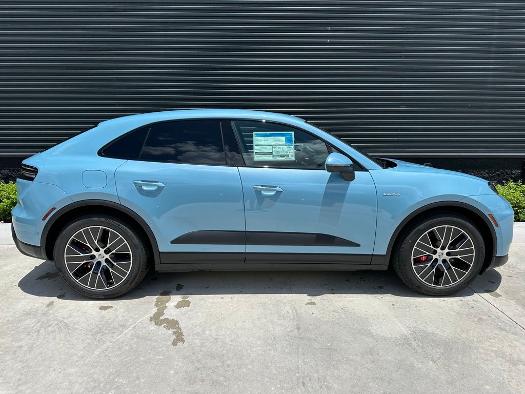 Thumbnail: 2025 Porsche Macan - 8