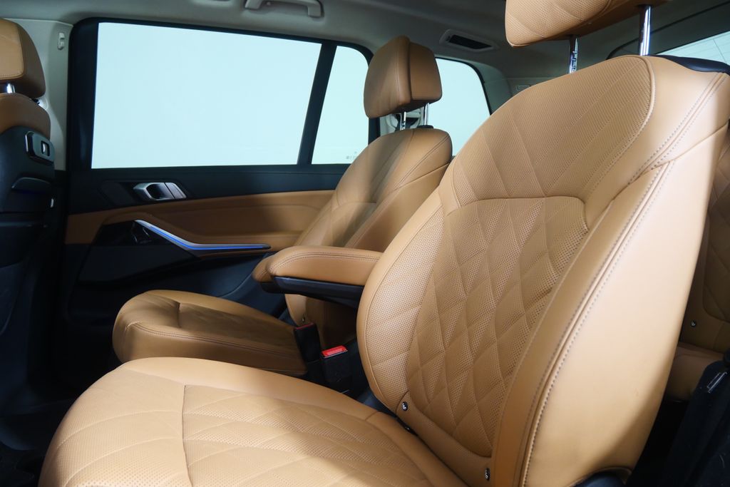 Thumbnail: 2024 BMW X7 - 13