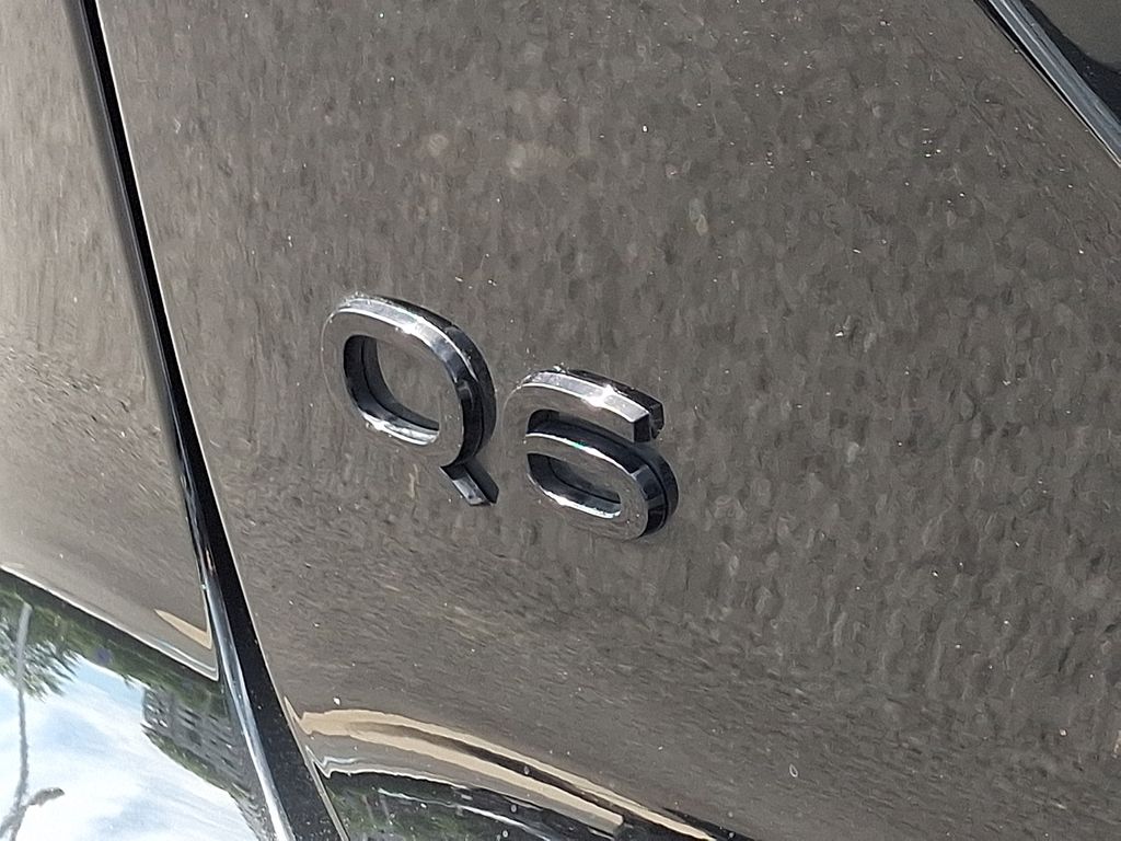 Thumbnail: 2025 Audi Q6 e-tron - 28