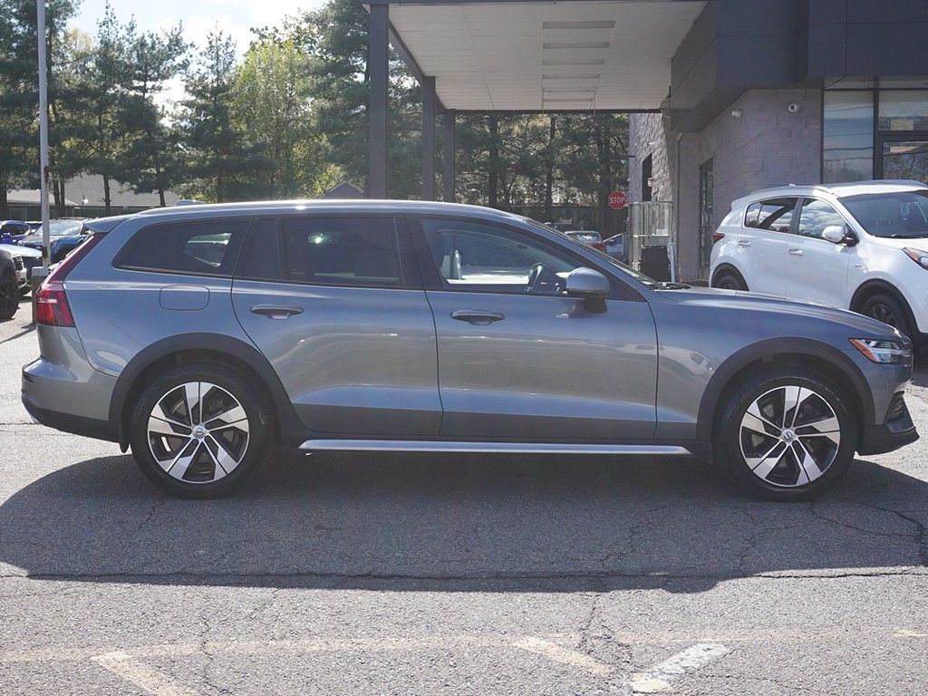 Used 2020 Gray Volvo T5 image 21