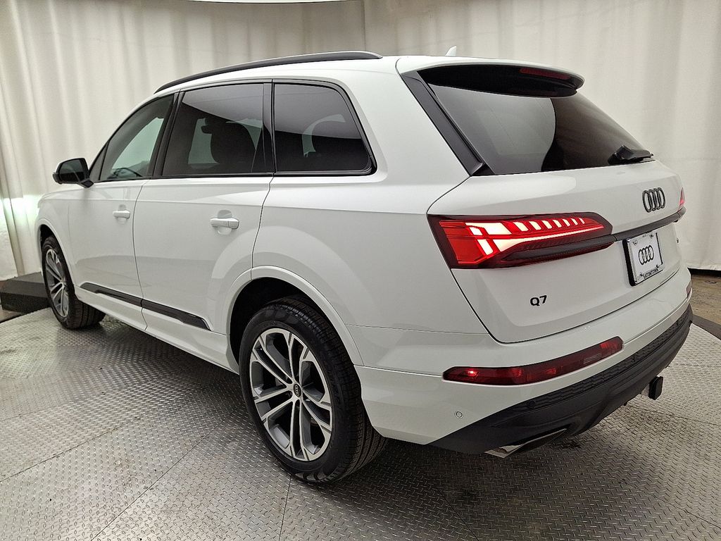 Thumbnail: 2026 Audi Q7 - 4