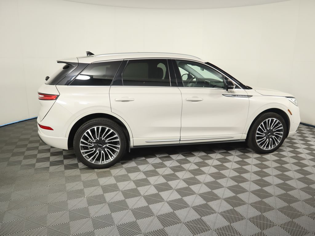 Thumbnail: 2022 Lincoln Corsair - 4