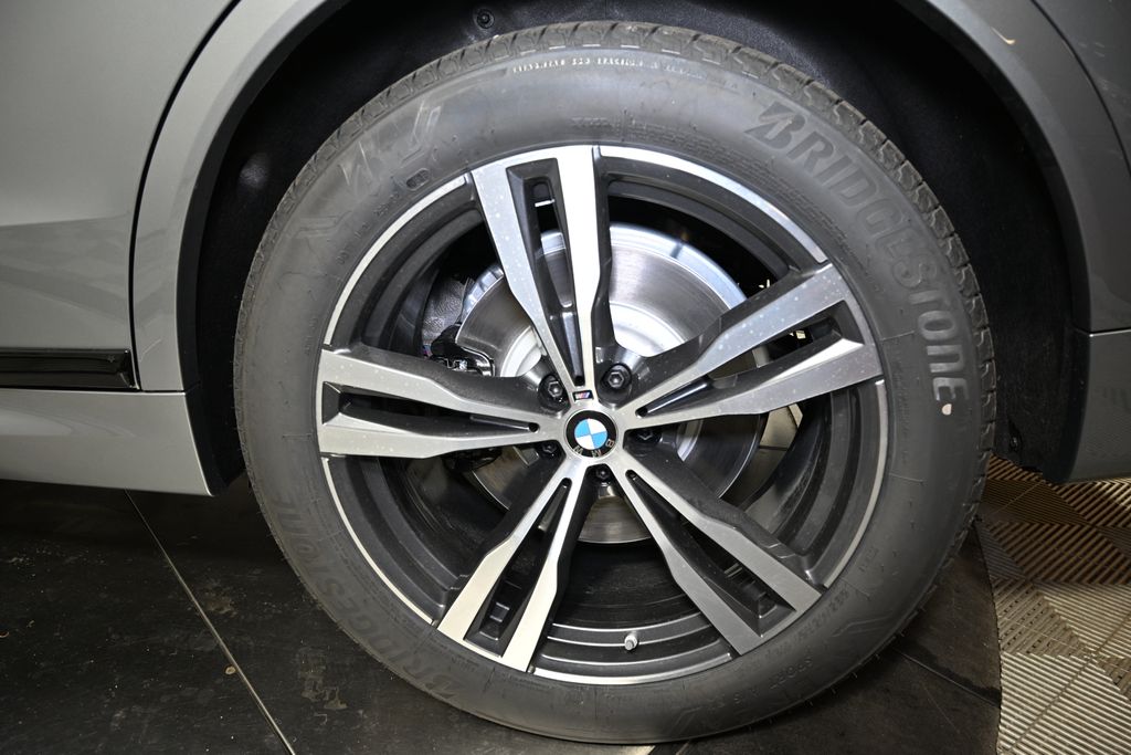 2026 BMW X7 xDrive40i 12
