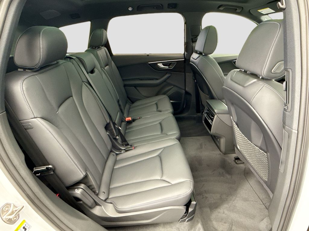 Thumbnail: 2026 Audi Q7 - 22