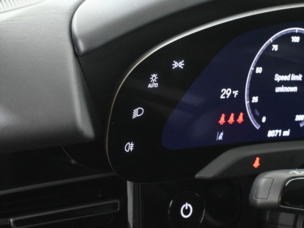 Thumbnail: 2025 Porsche Taycan - 28