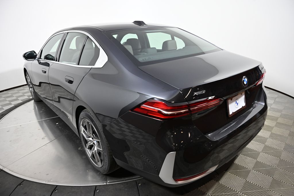 Thumbnail: 2026 BMW 5 Series - 3