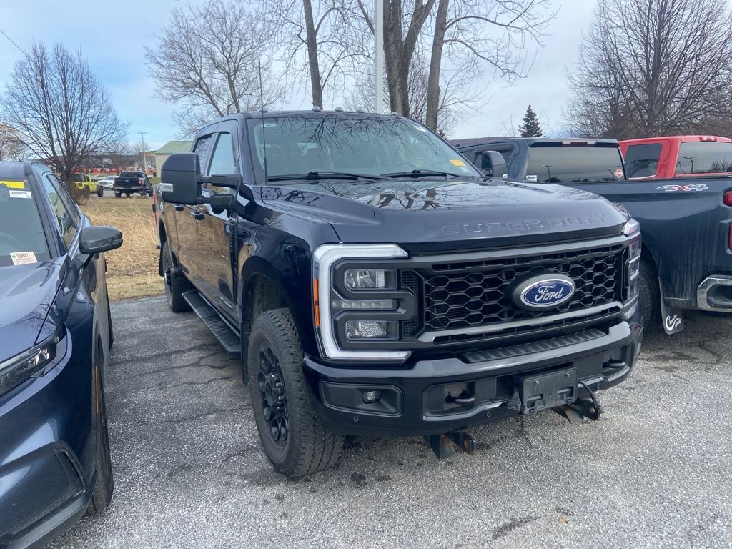 2023 Ford F-350 Super Duty Lariat Crew Cab 4WD