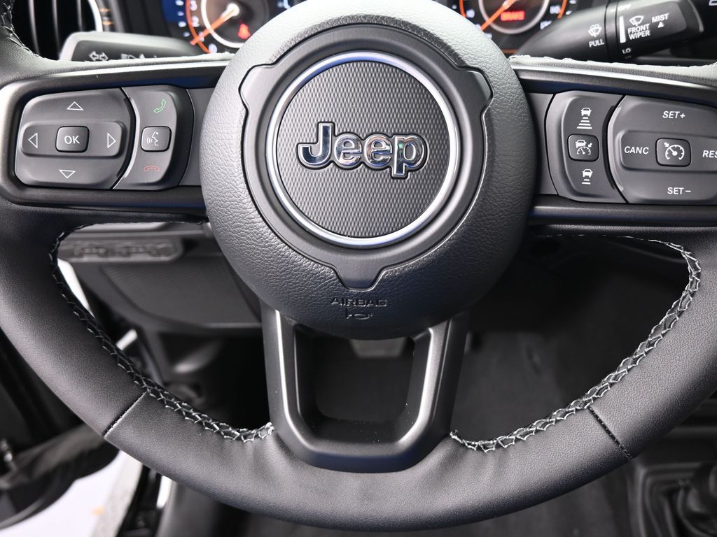Used 2025 Black Clearcoat Jeep High Tide image 28