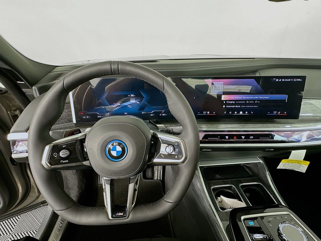2025 BMW i7 eDrive50 10