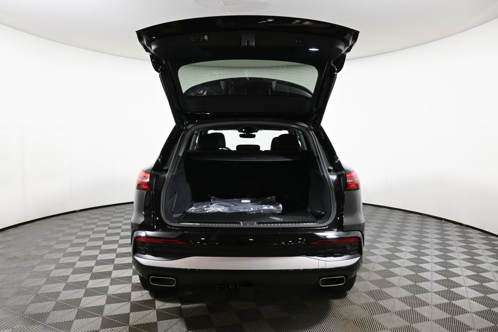 Thumbnail: 2025 Audi Q5 - 29