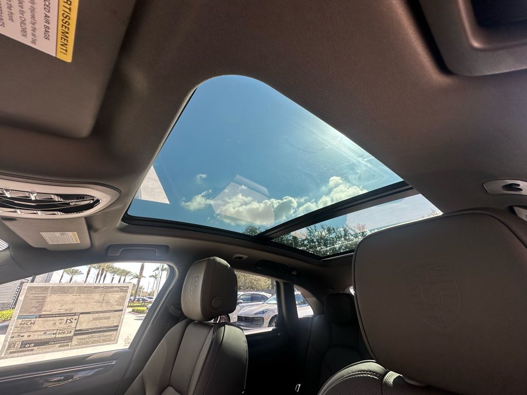 Thumbnail: 2026 Porsche Macan - 25