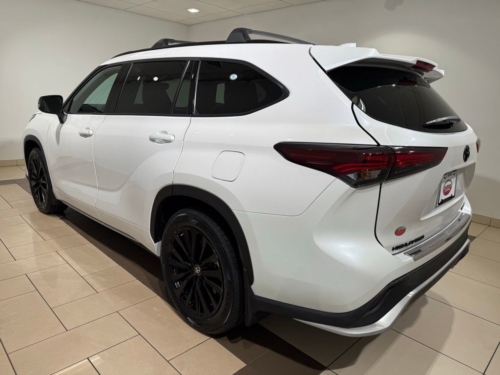 Thumbnail: 2024 Toyota Highlander - 2