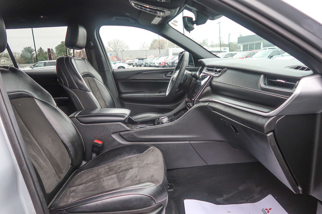2023 Jeep Grand Cherokee L Altitude 4x2