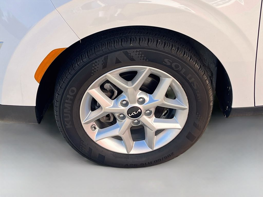 Used 2024 White Kia LX image 29
