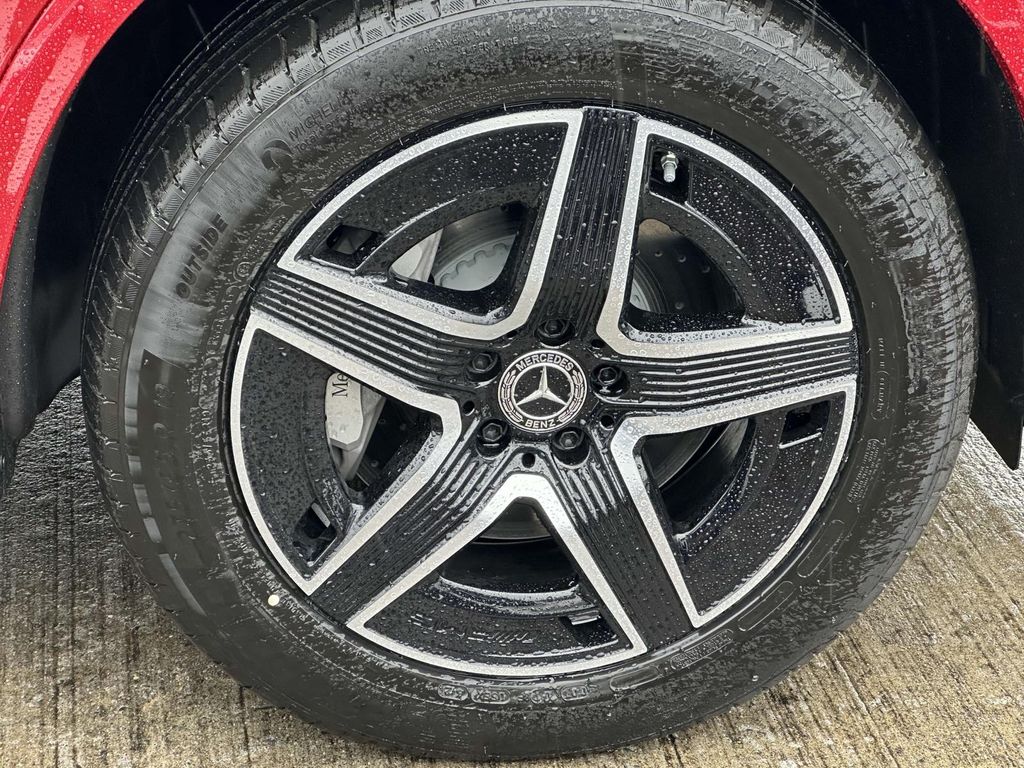 2025 Mercedes-Benz GLC 300 6