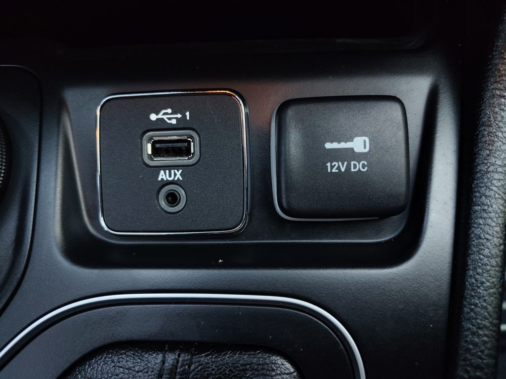 Used Car 2022 Jeep Cherokee  Latitude Lux For Sale Under $25,000 In Austin, Texas