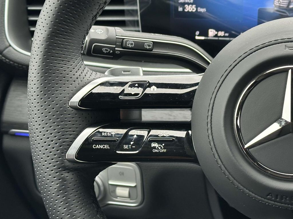 2025 Mercedes-Benz GLS 580 15