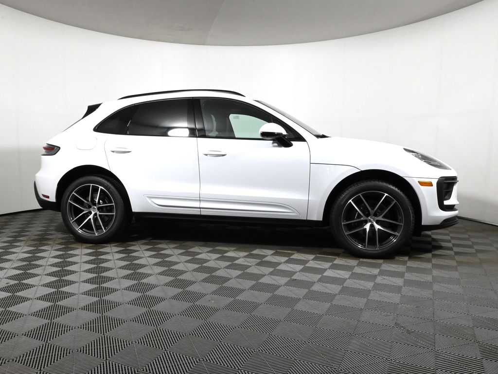 Thumbnail: 2026 Porsche Macan - 8