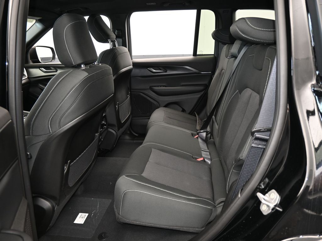 New 2026 Diamond Black Crystal Pearlcoat Jeep Laredo image 27