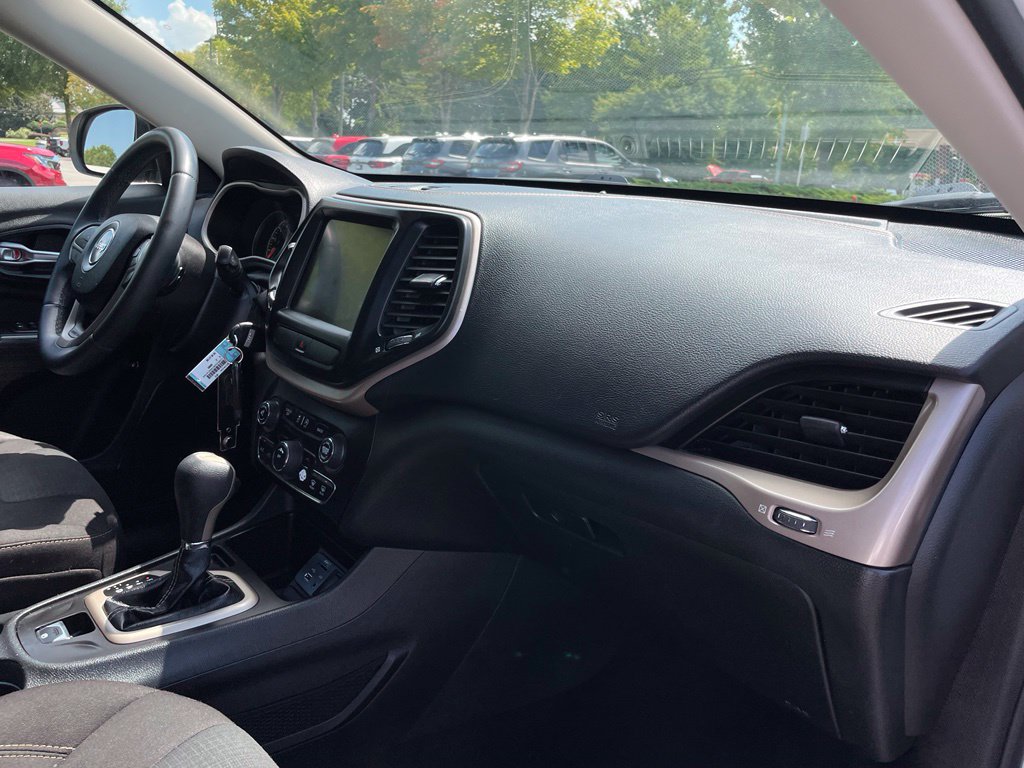 Thumbnail: 2016 Jeep Cherokee - 32