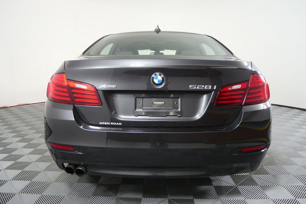 Thumbnail: 2016 BMW 5 Series - 4