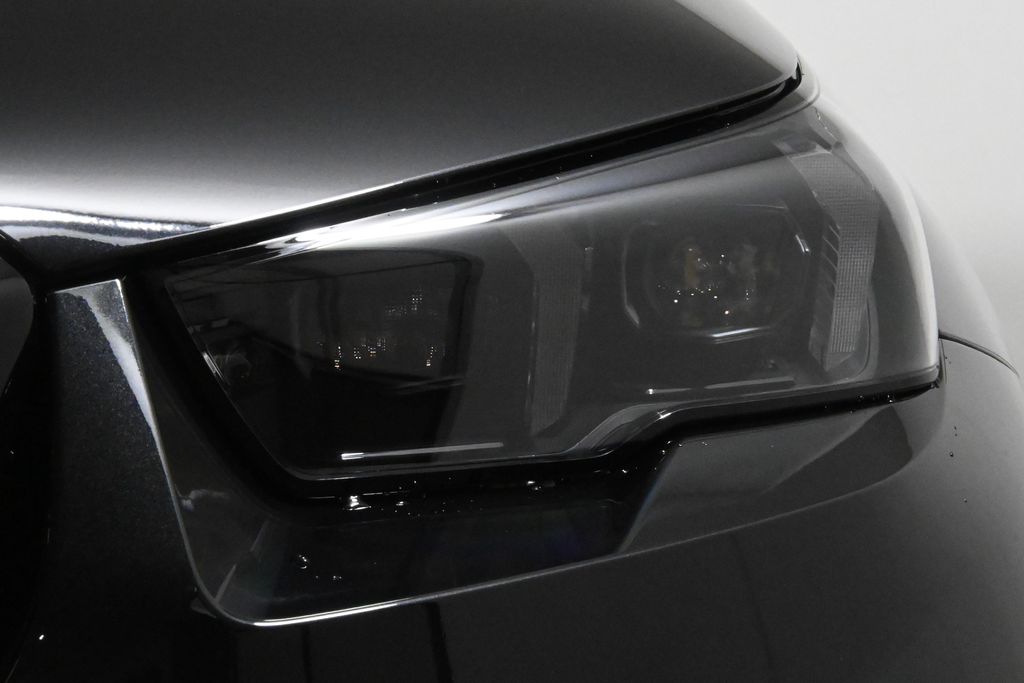 Thumbnail: 2025 BMW M5 - 11