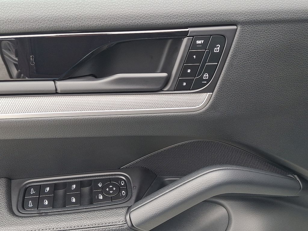 Thumbnail: 2025 Porsche  - 14