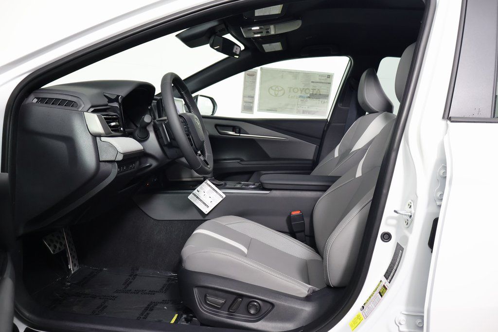 2025 Toyota Camry SE 5