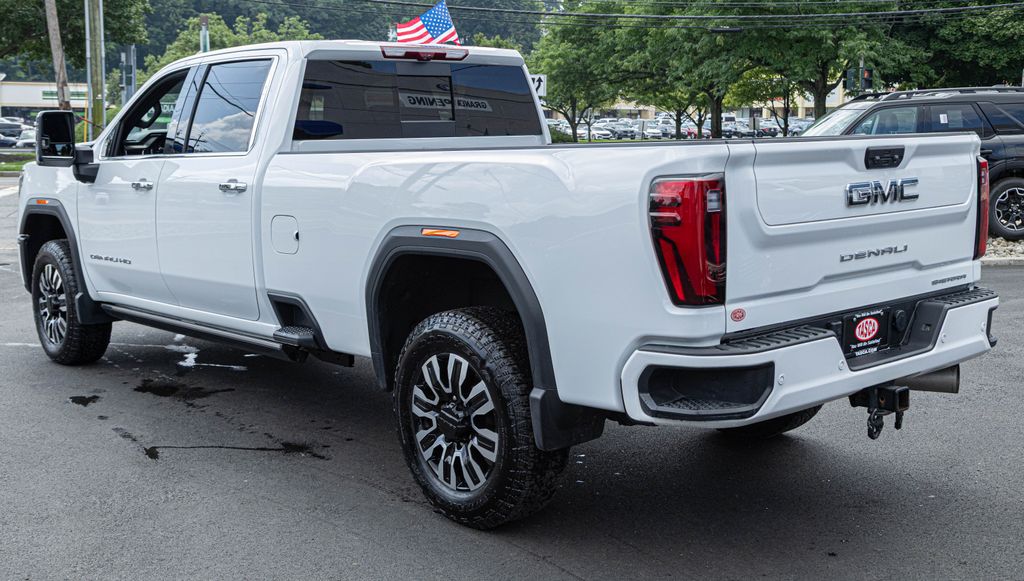 Used 2025 White GMC Denali Ultimate image 4
