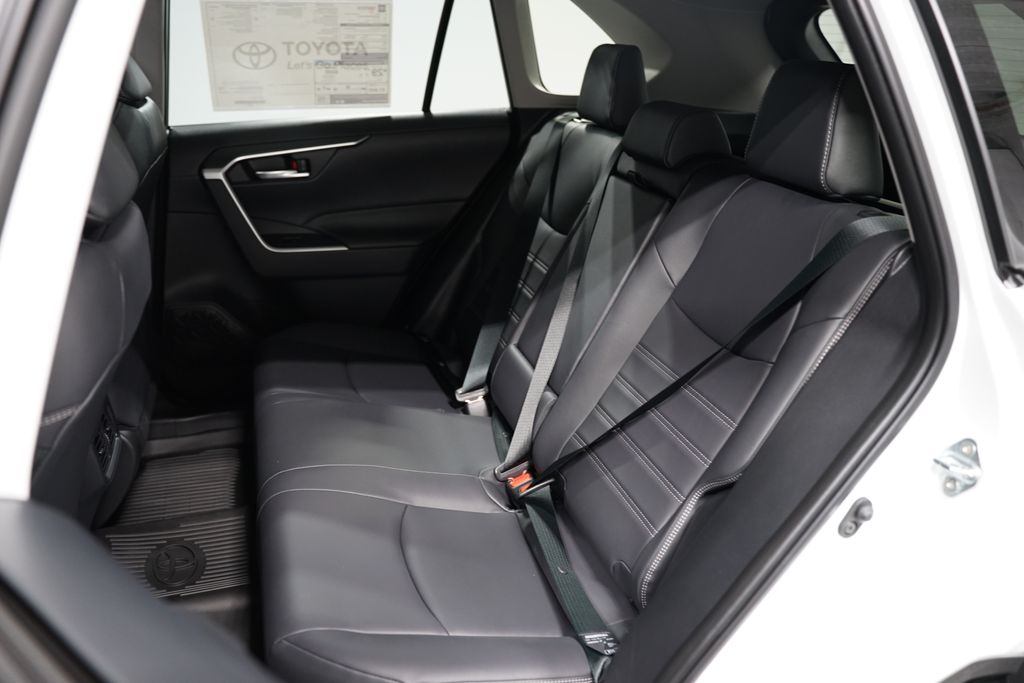 2025 Toyota RAV4 XLE Premium 29