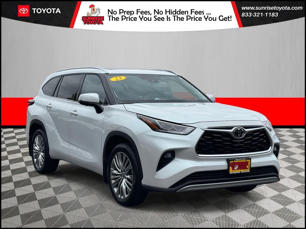 2023 Toyota Highlander Platinum's photo