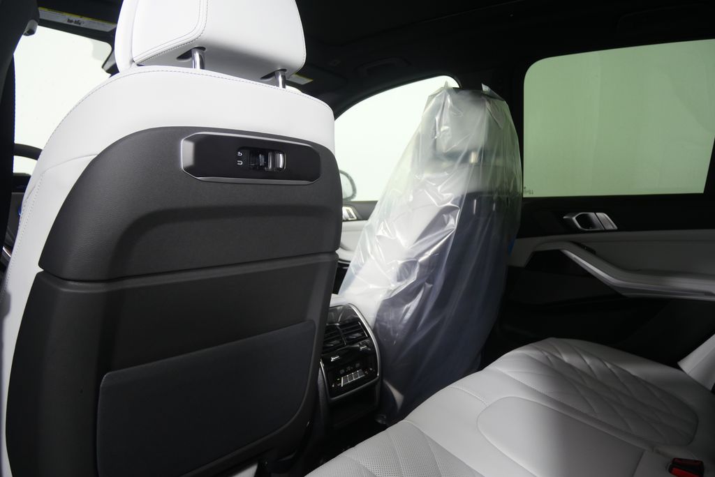 Thumbnail: 2026 BMW X5 - 16