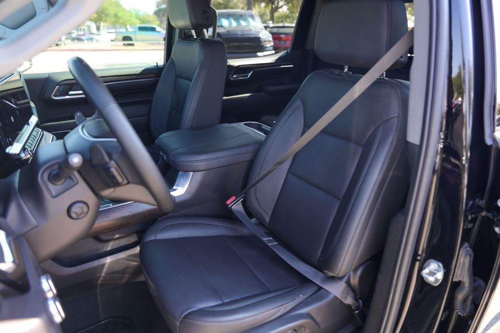 Used 2024 Black GMC SLT image 10